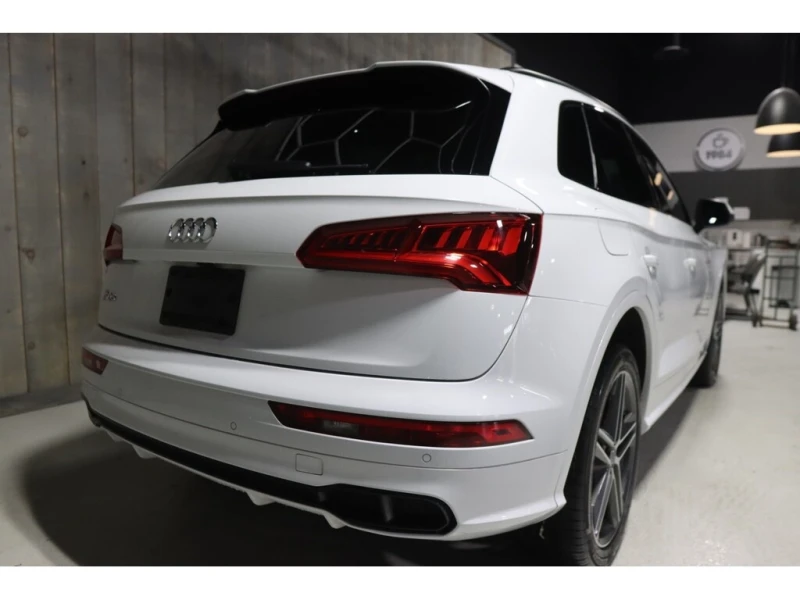 Audi SQ5 * TECHNIK 3.0T| FULL SERVICE RECORDS| BLACK OPTICS, снимка 5 - Автомобили и джипове - 52845876