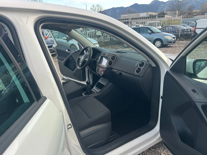 VW Tiguan 2.0TDI 140kc 4X4 ITALIA NAVI, снимка 10 - Автомобили и джипове - 52851019