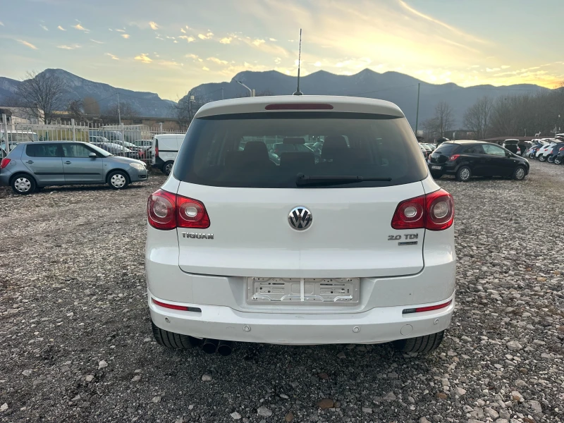 VW Tiguan 2.0TDI 140kc 4X4 ITALIA NAVI, снимка 6 - Автомобили и джипове - 52851019