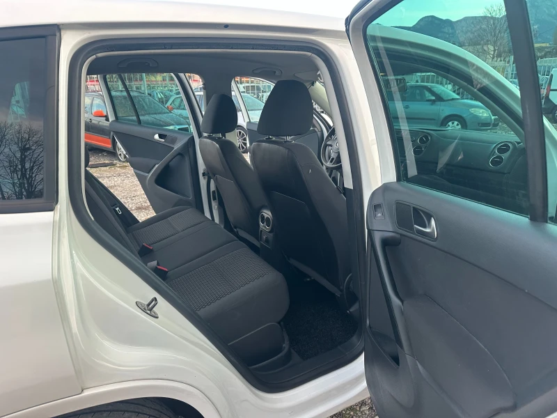 VW Tiguan 2.0TDI 140kc 4X4 ITALIA NAVI, снимка 8 - Автомобили и джипове - 52851019
