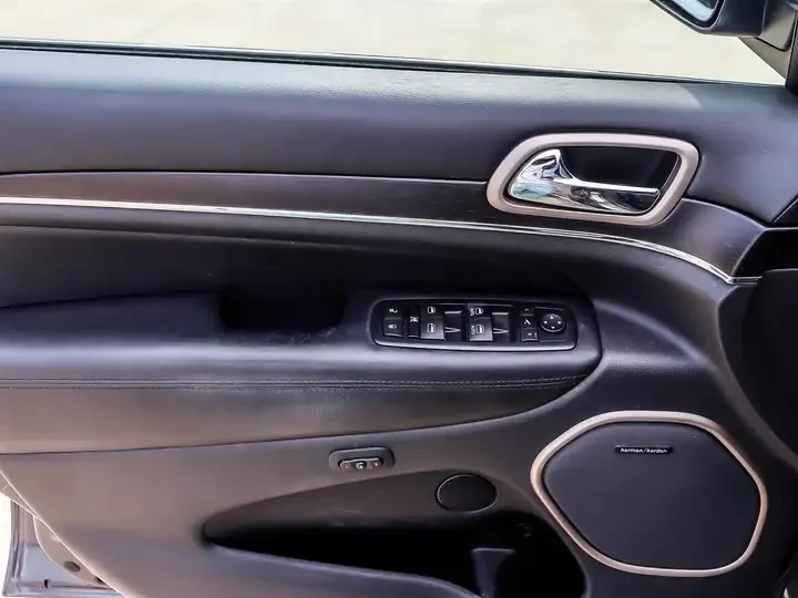 Jeep Grand cherokee 3.6* Summit* Harman Kardon* Въздушно* TV* Обдух, снимка 9 - Автомобили и джипове - 55478255