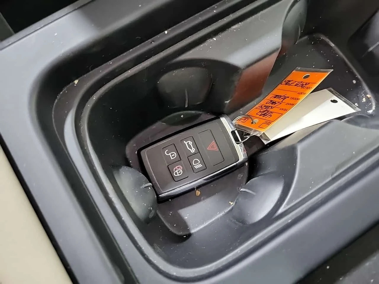 Land Rover Defender S| 360 КАМЕРИ| ПАМЕТ| ПАНОРАМА| , снимка 8 - Автомобили и джипове - 54163641