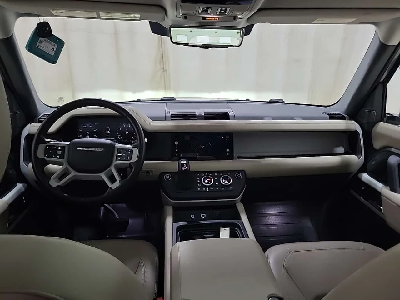 Land Rover Defender S| 360 КАМЕРИ| ПАМЕТ| ПАНОРАМА| , снимка 10 - Автомобили и джипове - 54163641