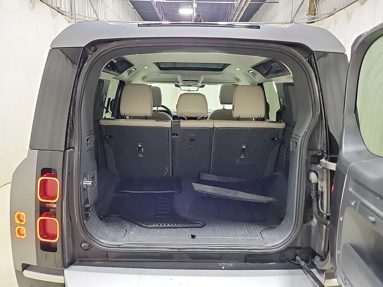 Land Rover Defender S| 360 КАМЕРИ| ПАМЕТ| ПАНОРАМА| , снимка 14 - Автомобили и джипове - 54163641