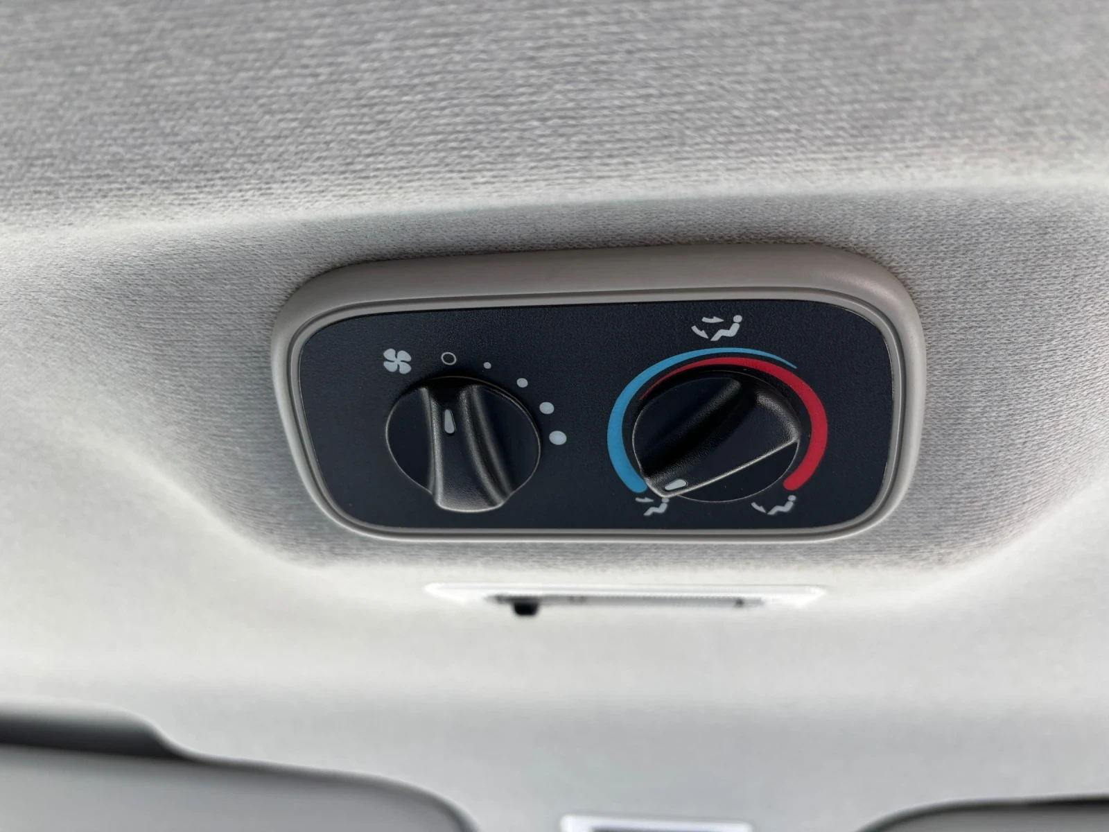 Ford Transit 2.2 8+ 1 МЕСТА ДВОЕН КЛИМАТИК ПЕЧКА 6 СКОРОСТИ E5, снимка 15 - Бусове и автобуси - 54243905