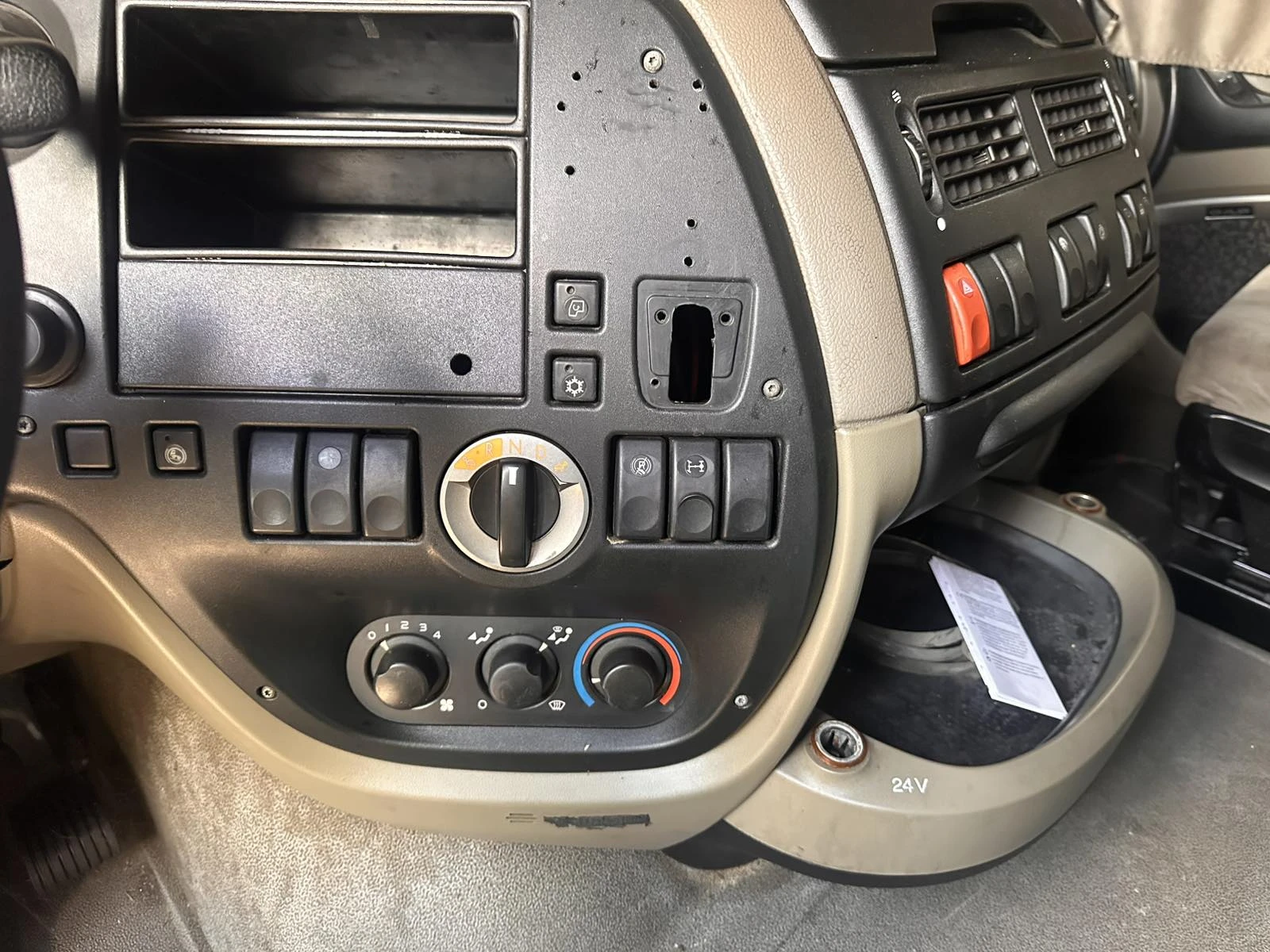 ОБУРУДВАНА КАБИНА ЗА ДАФ ЕВРО 5, снимка 6 - Части - 54184792