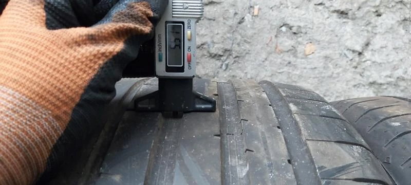 Гуми Летни 255/40R19, снимка 4 - Гуми и джанти - 35606498