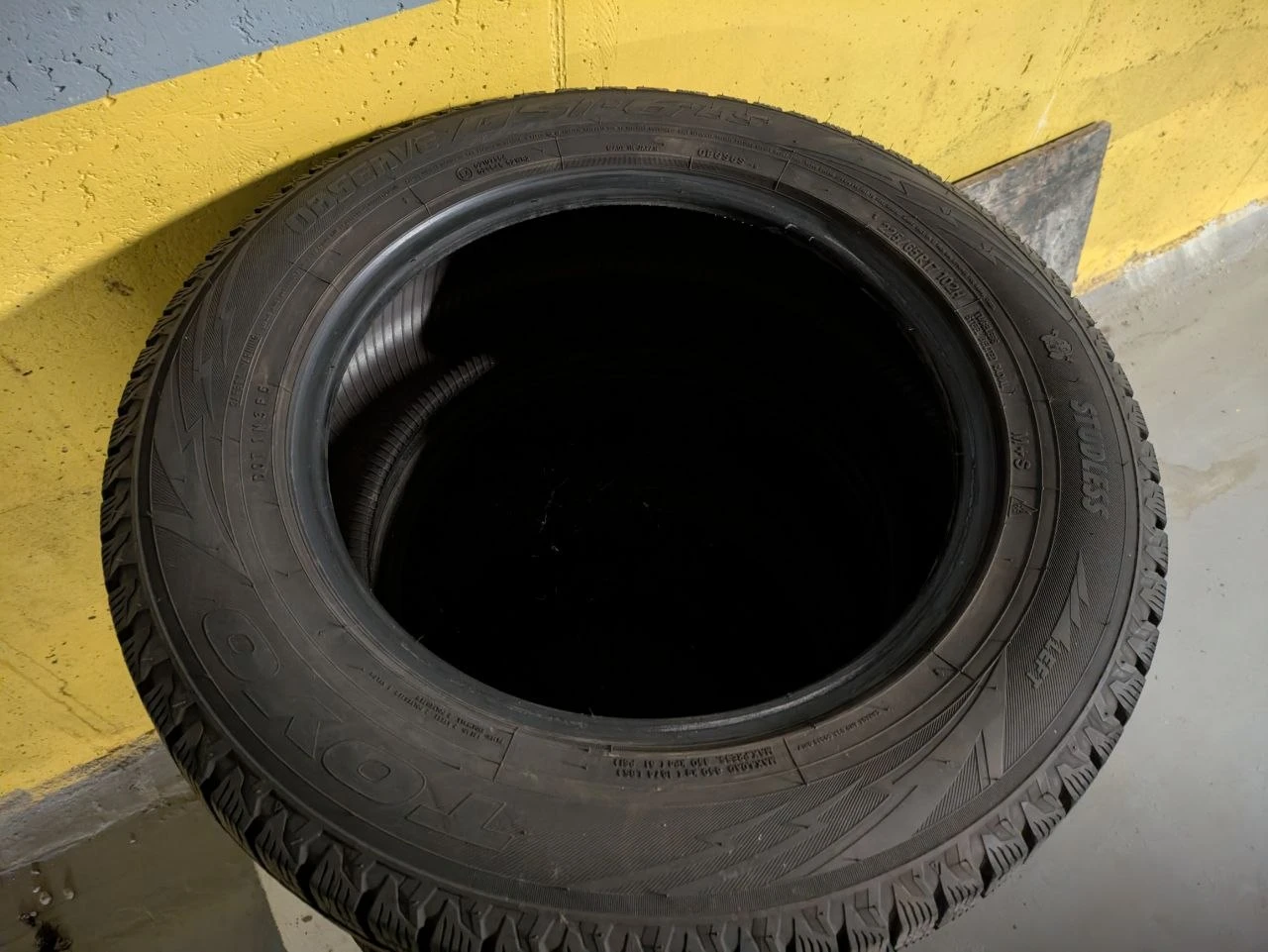 Гуми Зимни 225/65R17, снимка 2 - Гуми и джанти - 56179788
