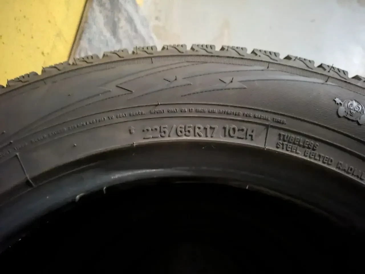 Гуми Зимни 225/65R17