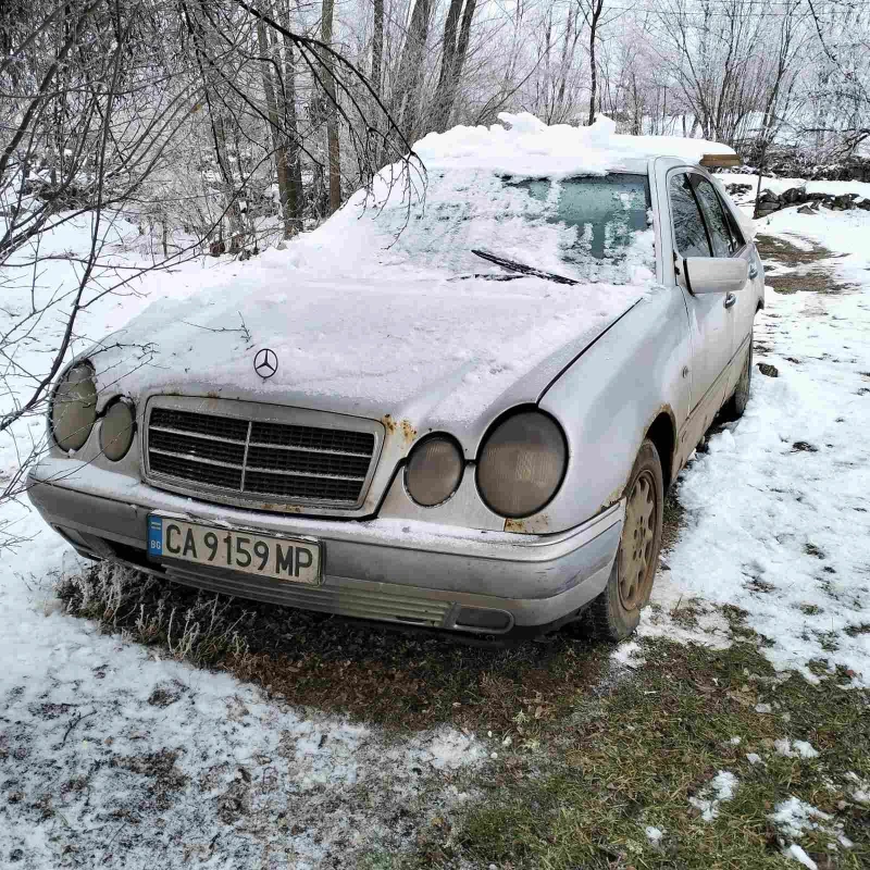 Mercedes-Benz E 200, снимка 1 - Автомобили и джипове - 48736786