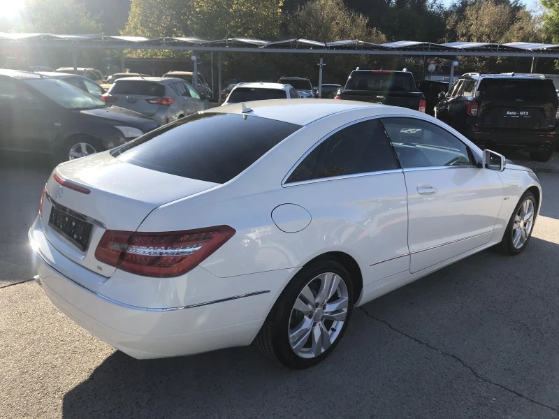 Mercedes-Benz E 220 SPORT COUPE LED NAVI ОБСЛУЖЕН, снимка 4 - Автомобили и джипове - 52127131