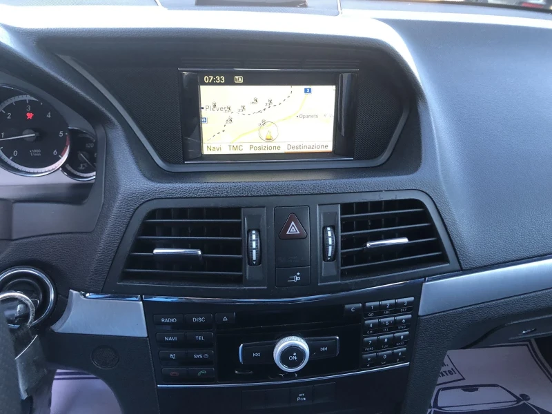 Mercedes-Benz E 220 SPORT COUPE LED NAVI ОБСЛУЖЕН, снимка 13 - Автомобили и джипове - 52127131