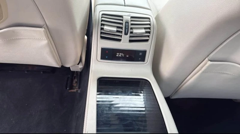 Mercedes-Benz CLS 550 4MATIC * * CARFAX * * АВТОКРЕДИТ * * , снимка 14 - Автомобили и джипове - 52848524