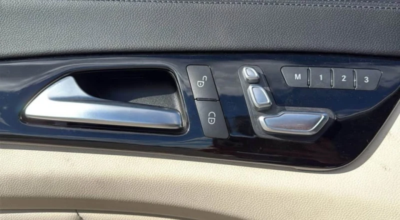 Mercedes-Benz CLS 550 4MATIC * * CARFAX * * АВТОКРЕДИТ * * , снимка 9 - Автомобили и джипове - 52848524