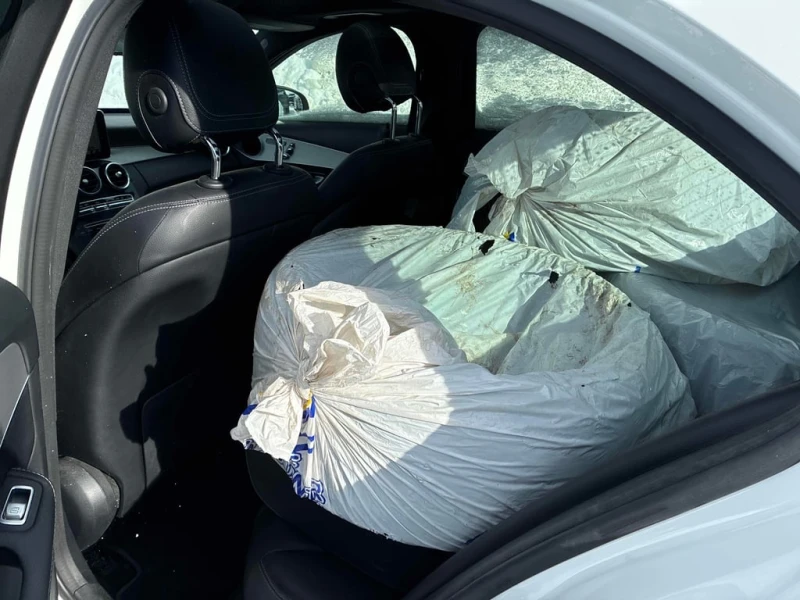 Mercedes-Benz C 300 * CARFAX * ЦЕНА ДО БГ, снимка 11 - Автомобили и джипове - 53384177