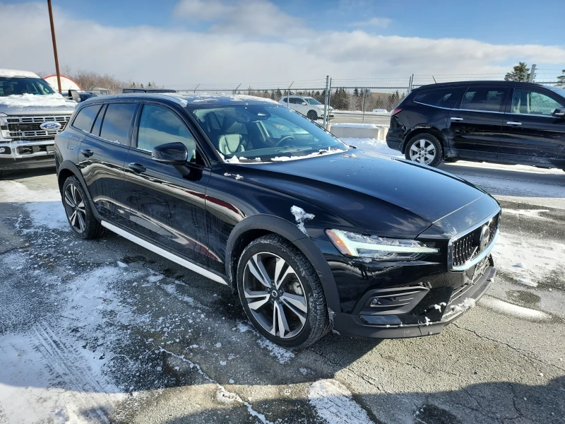 Volvo V60 Cross Country ULTRA| 2.0L| CARFAX| PANORAMA| , снимка 2 - Автомобили и джипове - 53413506