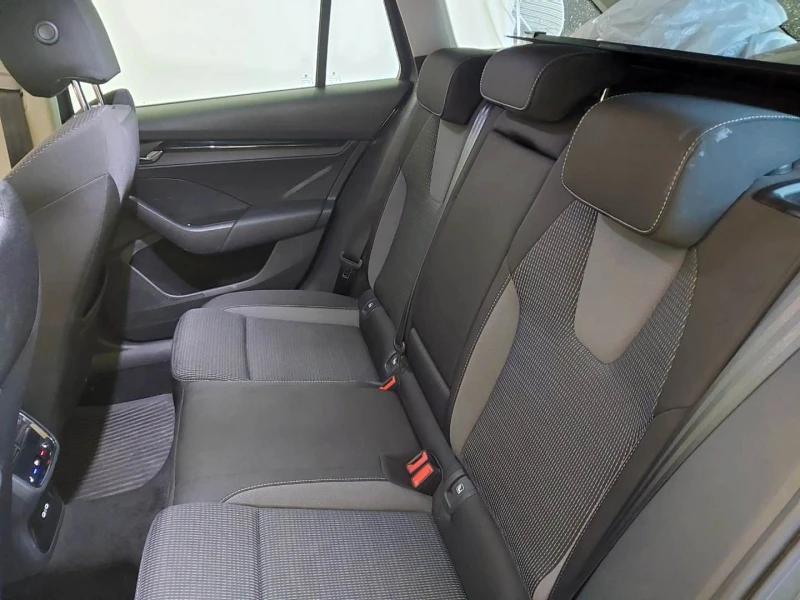 Skoda Octavia 1, 5 TSI Mildhybrid, от дилър с История, снимка 12 - Автомобили и джипове - 53466443