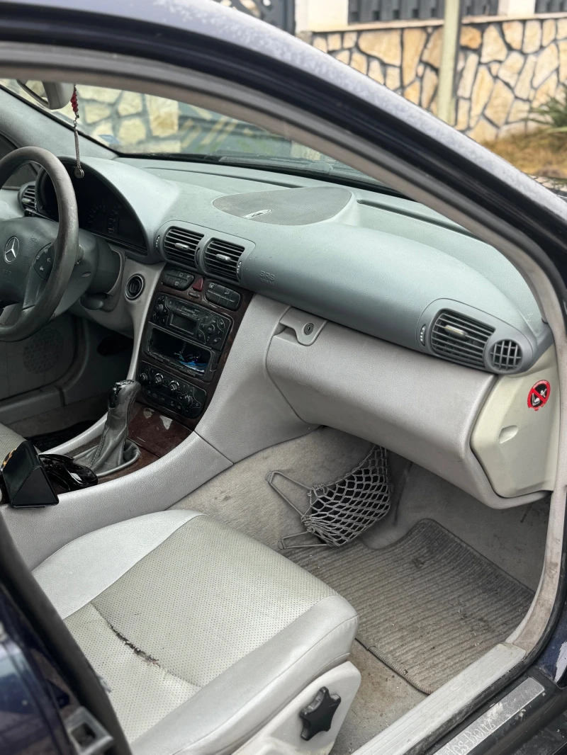 Mercedes-Benz C 220 2.2cdi/обслужен/зимни гуми, снимка 12 - Автомобили и джипове - 53572042