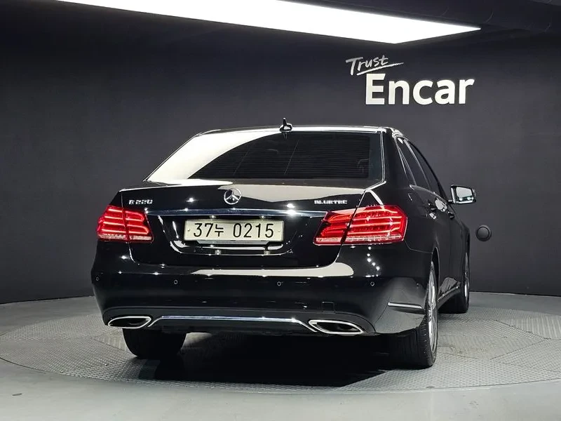 Mercedes-Benz E 220 BlueTEC Avantgarde - САМО 30% АВАНС, снимка 4 - Автомобили и джипове - 55800257
