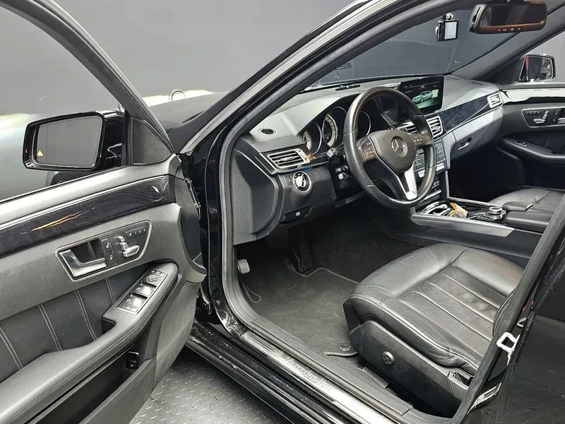 Mercedes-Benz E 220 BlueTEC Avantgarde - САМО 30% АВАНС, снимка 10 - Автомобили и джипове - 55800257