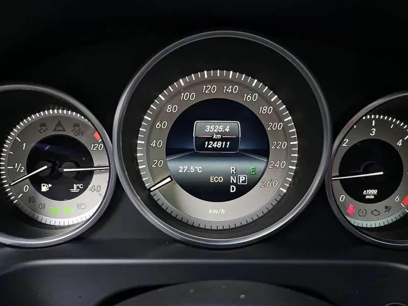 Mercedes-Benz E 220 BlueTEC Avantgarde - САМО 30% АВАНС, снимка 8 - Автомобили и джипове - 55800257