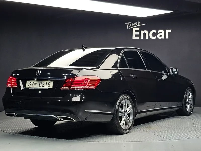 Mercedes-Benz E 220 BlueTEC Avantgarde - САМО 30% АВАНС, снимка 2 - Автомобили и джипове - 55800257
