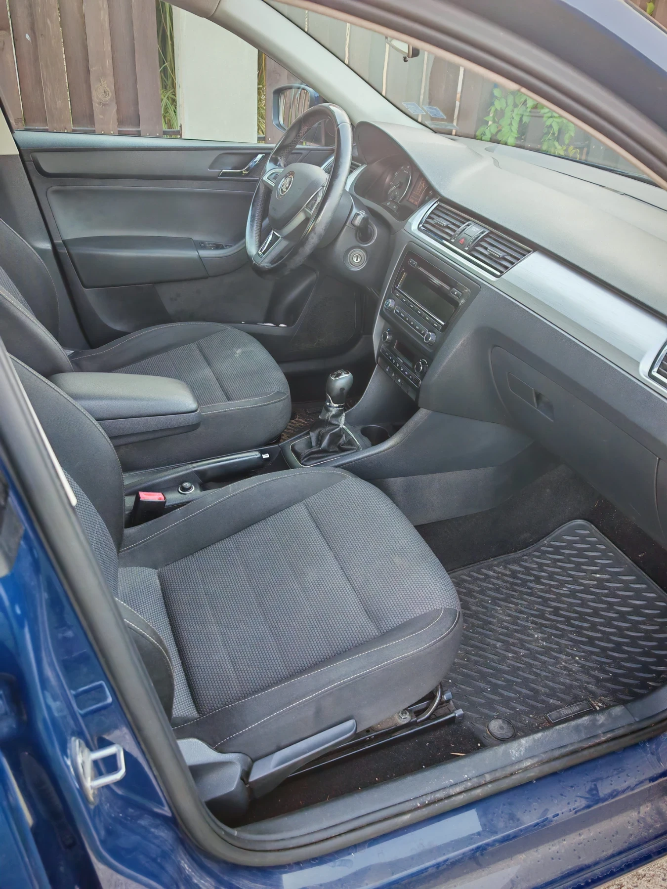 Skoda Rapid  /   | Mobile.bg   5