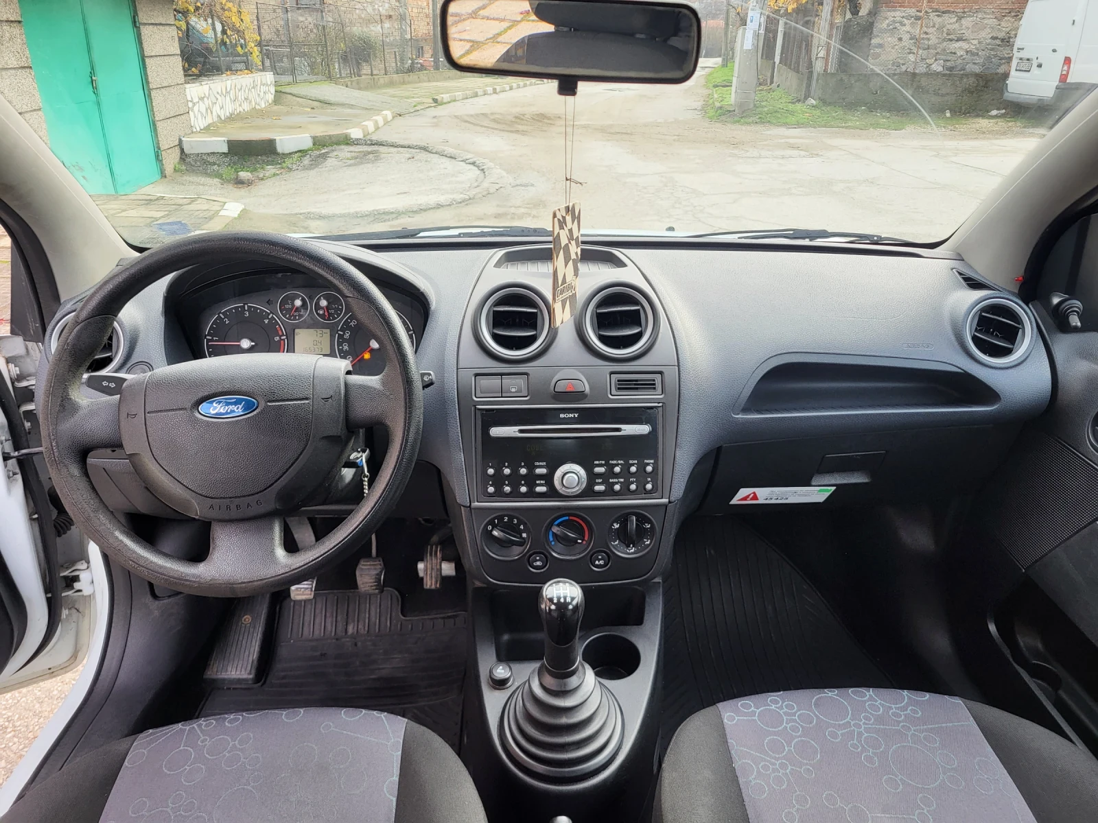 Ford Fiesta 1.4TDCI klima 2007г - изображение 10