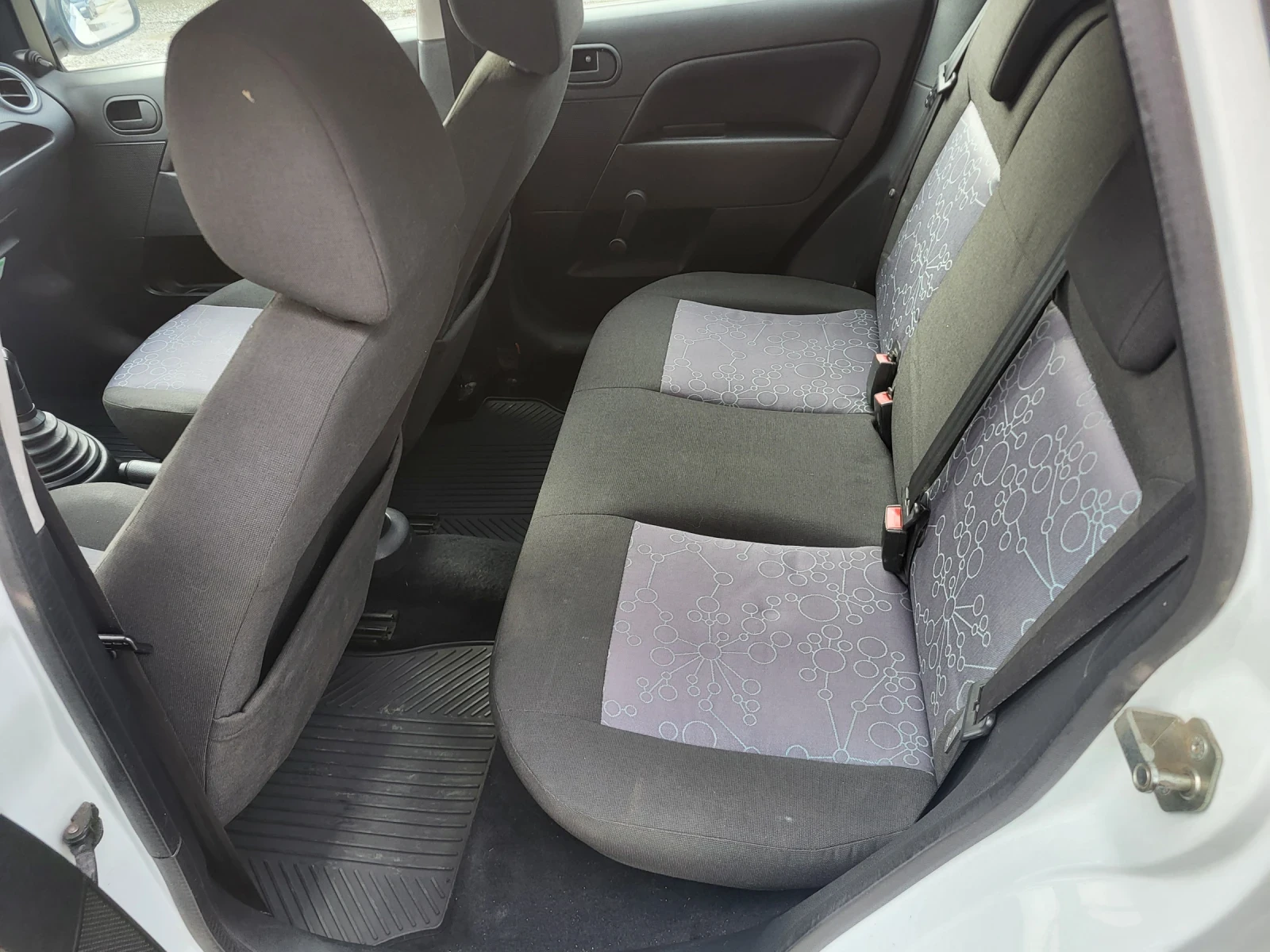 Ford Fiesta 1.4TDCI klima 2007г - изображение 9