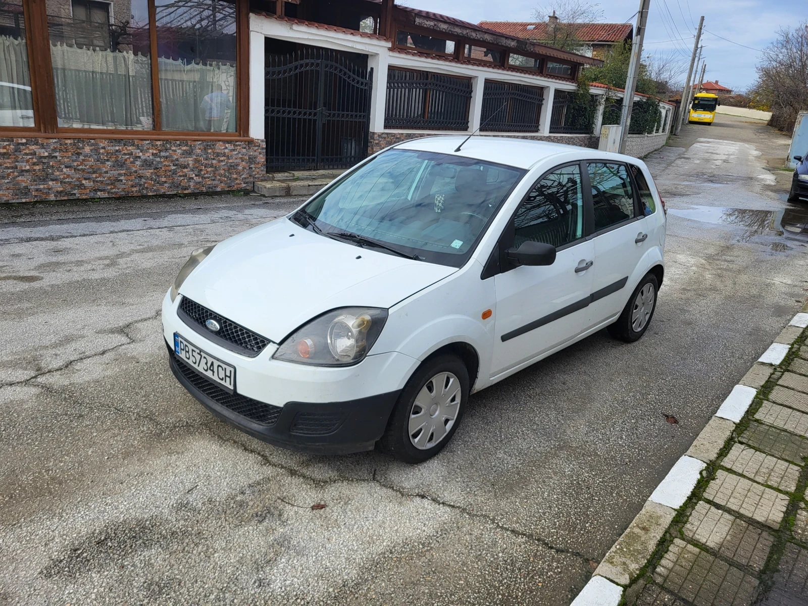 Ford Fiesta 1.4TDCI klima 2007г - изображение 2