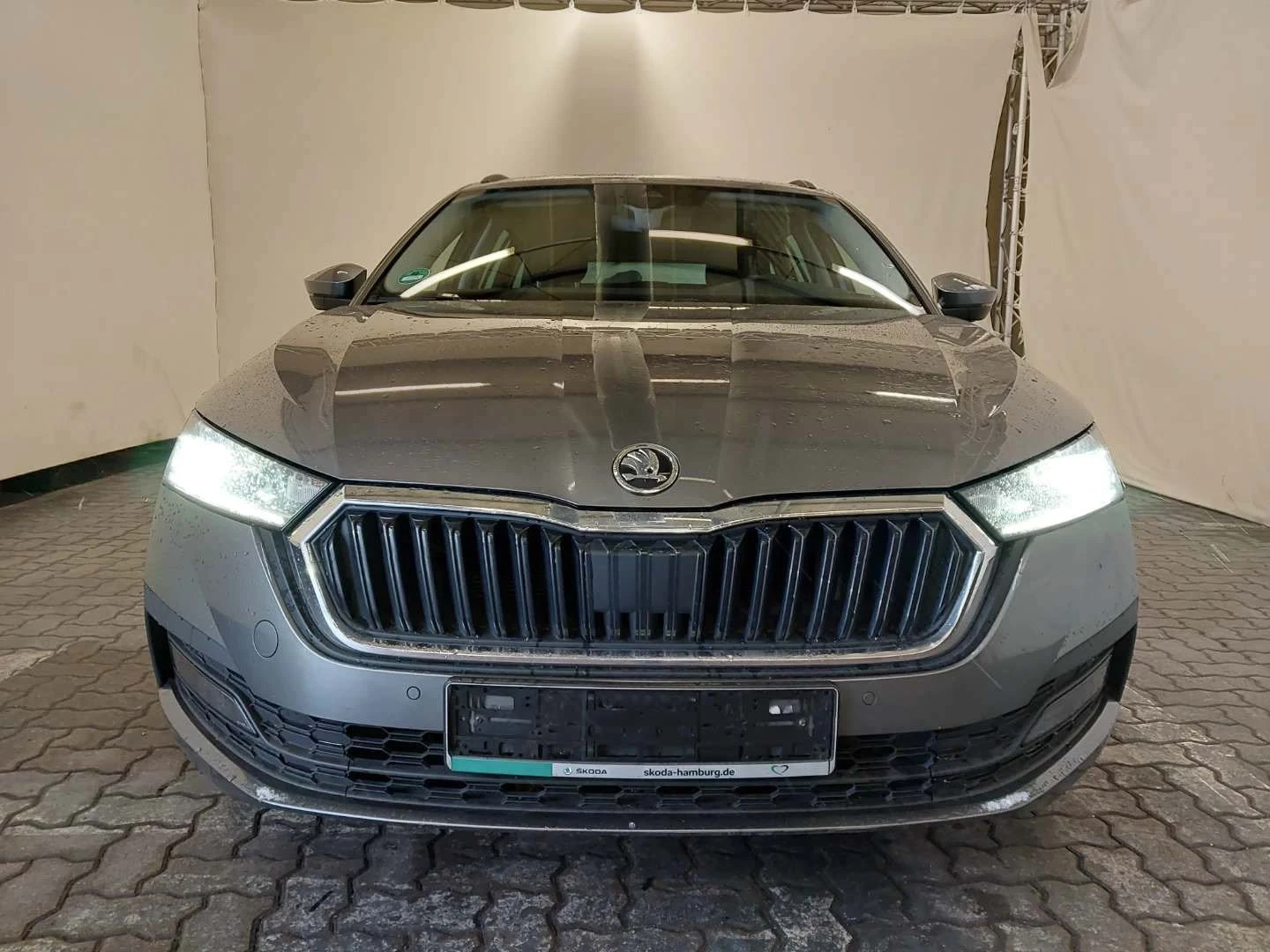 Skoda Octavia 1, 5 TSI Mildhybrid, от дилър с История - изображение 2