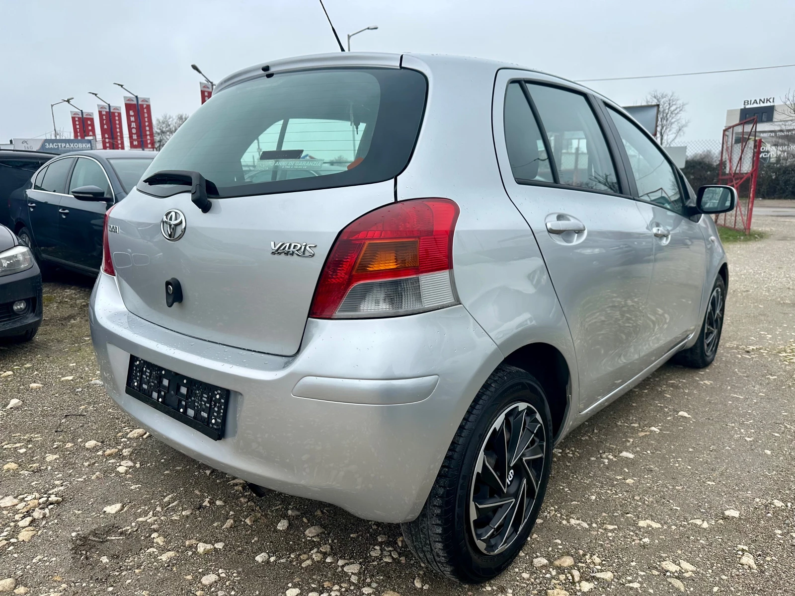 Toyota Yaris 1.3 I * НАВИ* КАМЕРА* FACELIFT*  - изображение 6