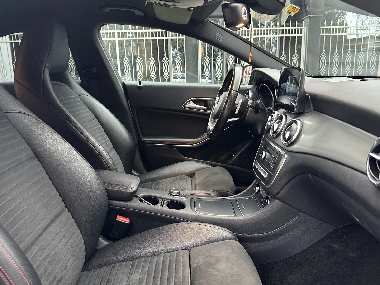 Mercedes-Benz CLA 200 d AMG Coupe* Facelift* LED* Alcantara* KeyGo* Nigh - изображение 7