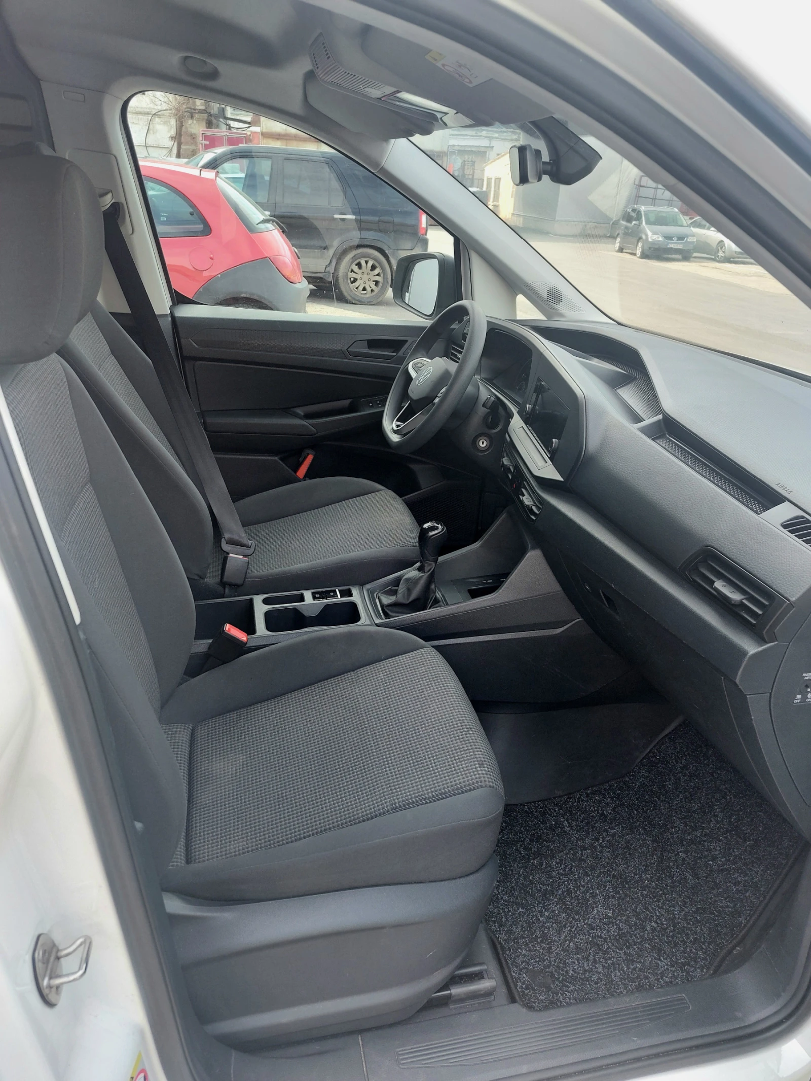 VW Caddy 2.0TDI MT6 - изображение 7