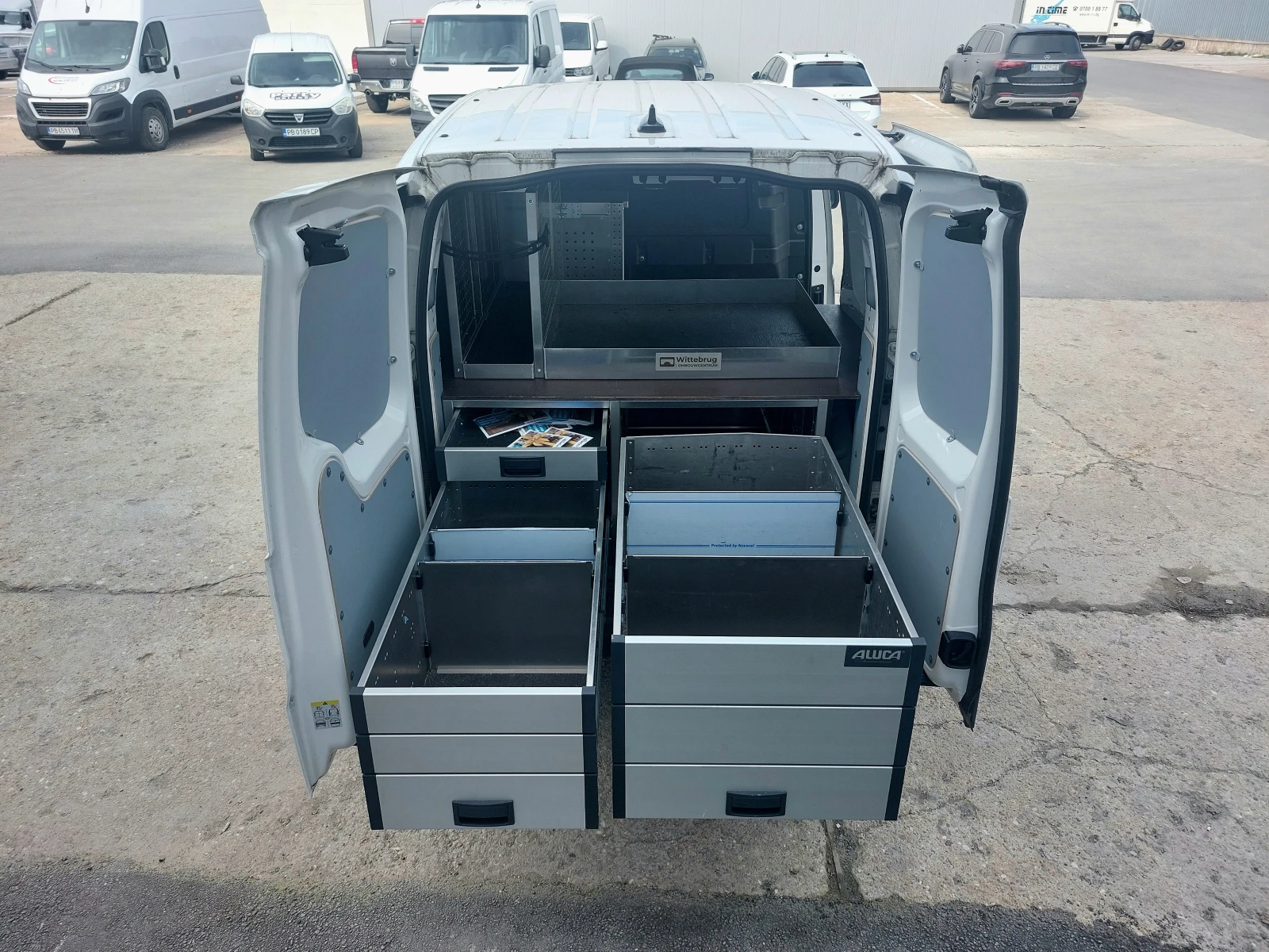 VW Caddy 2.0TDI MT6, снимка 13 - Автомобили и джипове - 53686832