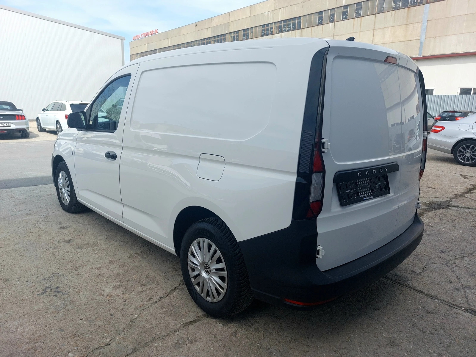 VW Caddy 2.0TDI MT6 - изображение 3