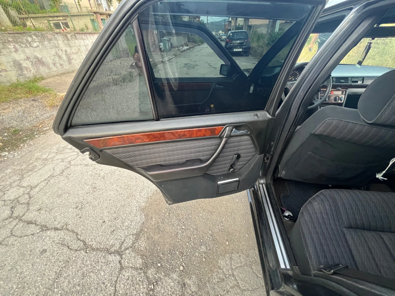 Mercedes-Benz 124 300 D, снимка 15 - Автомобили и джипове - 54299325