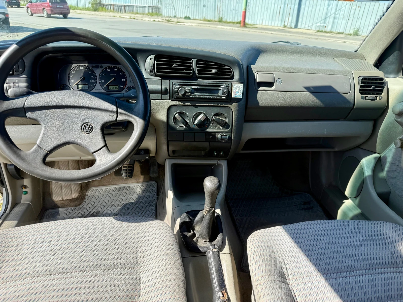 VW Vento LPG, снимка 9 - Автомобили и джипове - 54323064