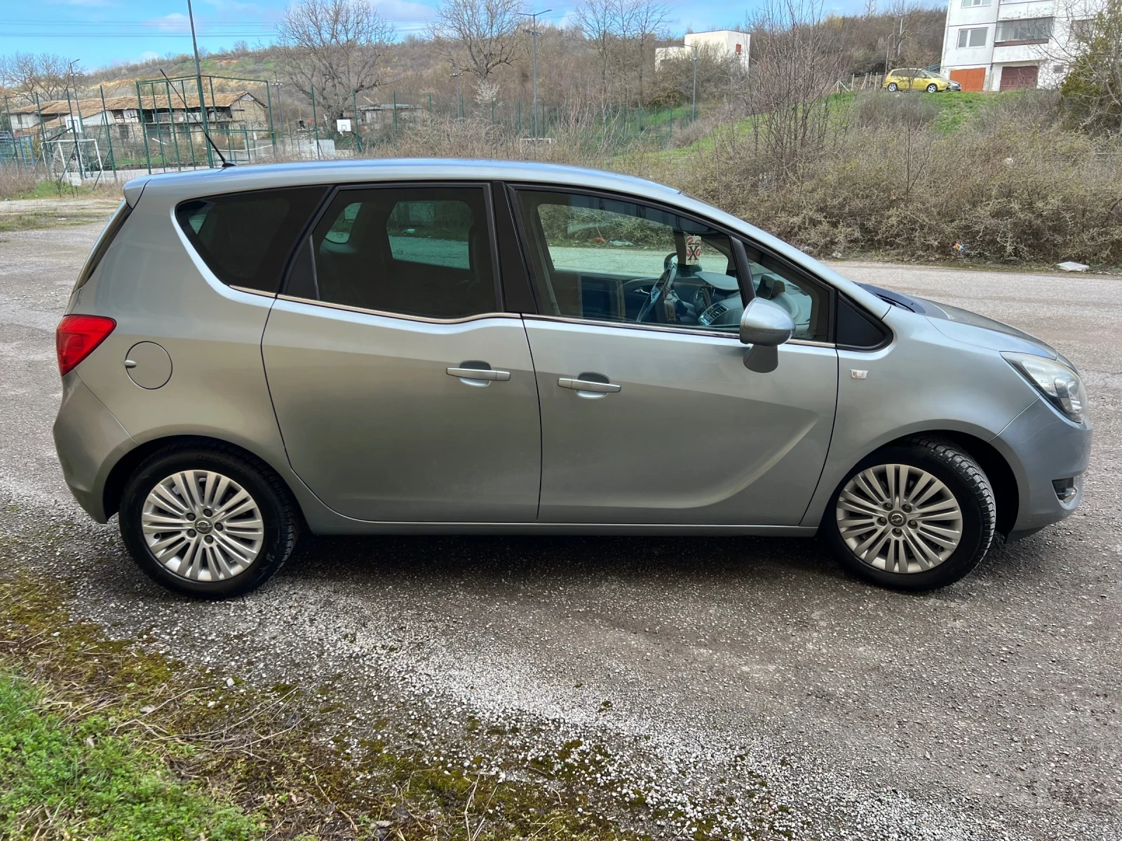 Opel Meriva 1.4I-LPG-NAVI-ОБСЛУЖЕНА-РЕГИСТРИРАНА, снимка 4 - Автомобили и джипове - 54606207