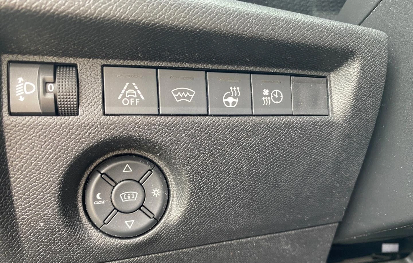 Citroen C4 e-FEEL-PACK/136HP/CAM/HUD/NAVI/DIGI/CPLAY/331q, снимка 9 - Автомобили и джипове - 54628720