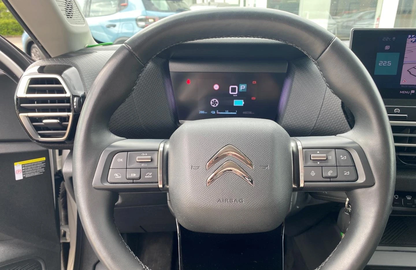 Citroen C4 e-FEEL-PACK/136HP/CAM/HUD/NAVI/DIGI/CPLAY/331q, снимка 6 - Автомобили и джипове - 54628720