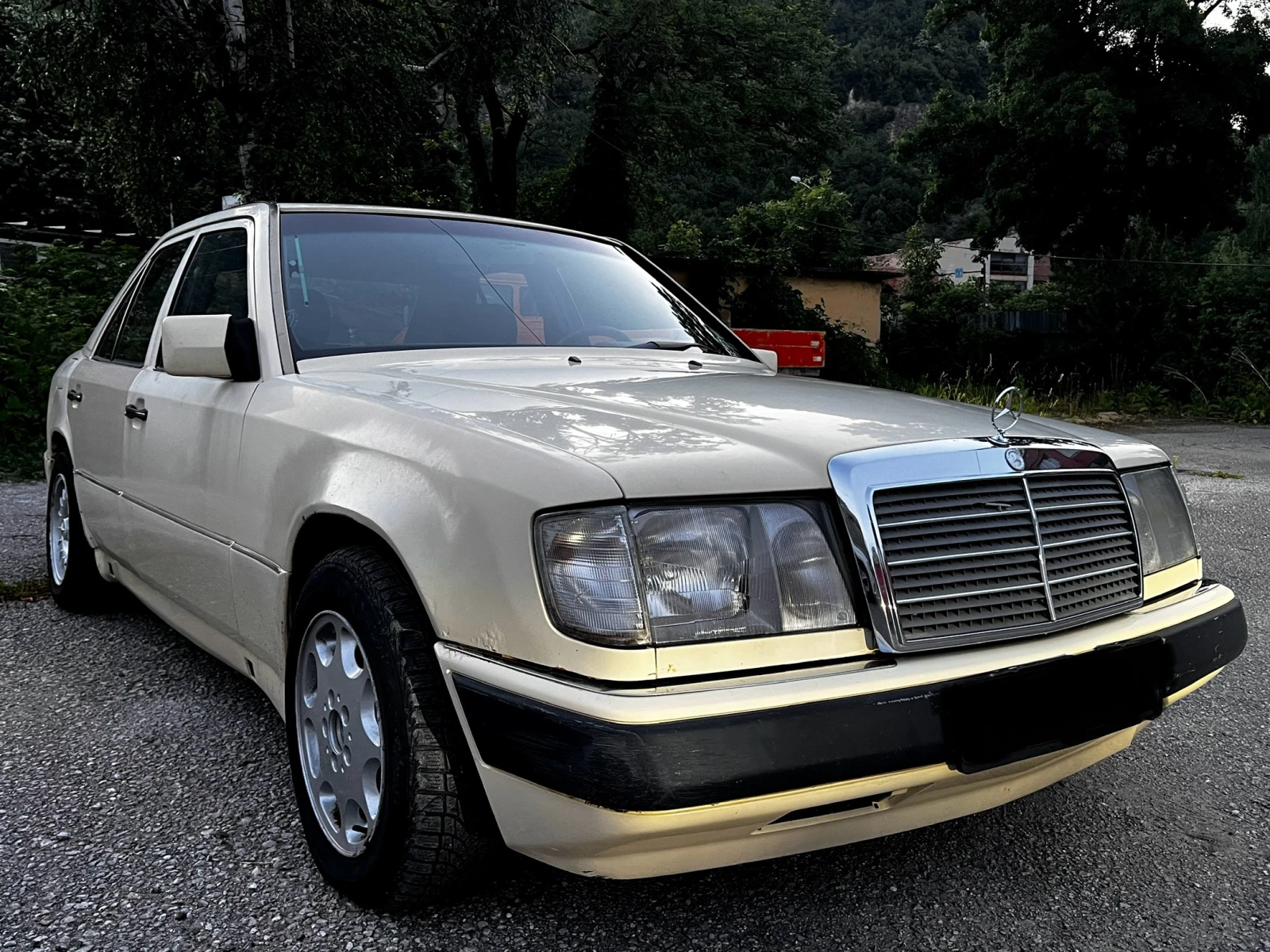 Mercedes-Benz 124