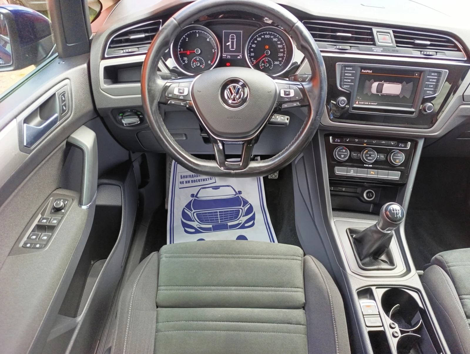 VW Touran 1.6 TDI Comfortlin, снимка 13 - Автомобили и джипове - 54701829