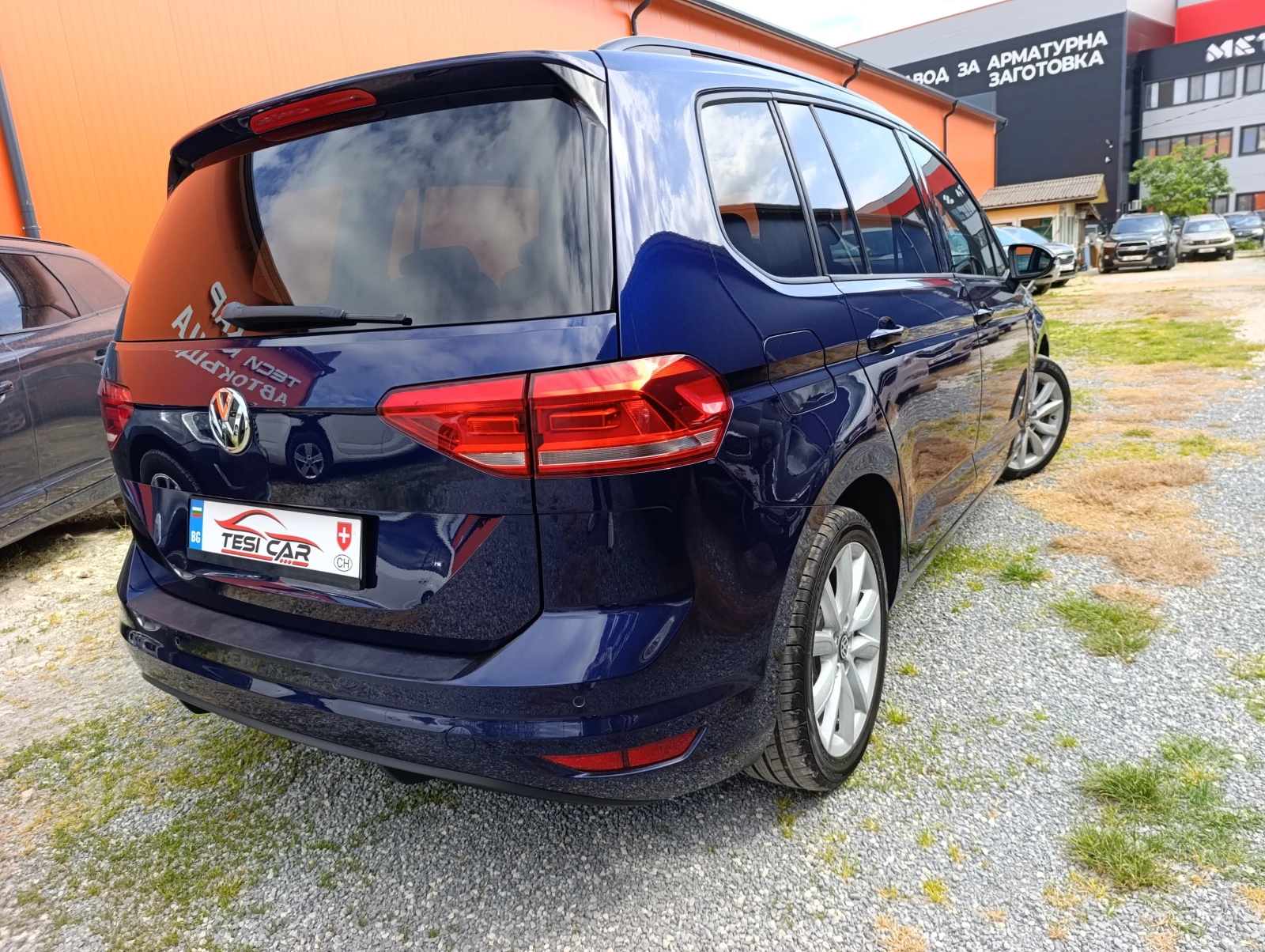 VW Touran 1.6 TDI Comfortlin, снимка 17 - Автомобили и джипове - 54701829