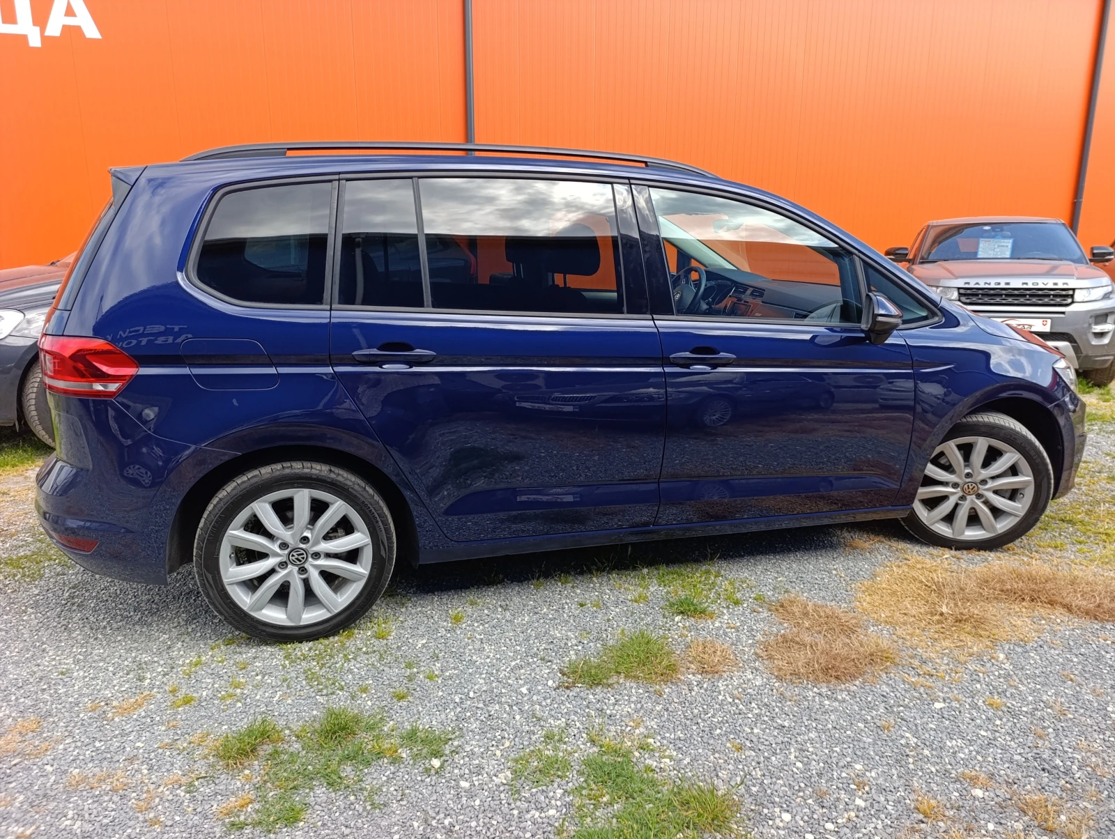 VW Touran 1.6 TDI Comfortlin, снимка 4 - Автомобили и джипове - 54701829