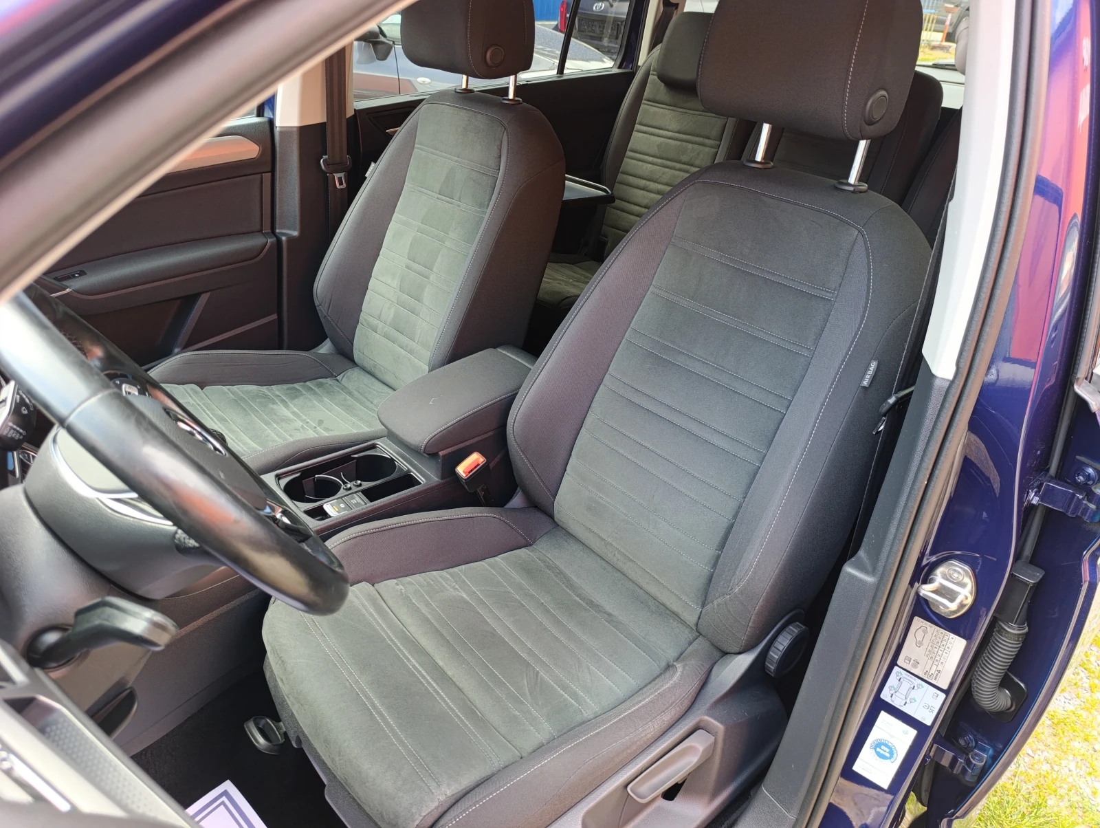 VW Touran 1.6 TDI Comfortlin, снимка 15 - Автомобили и джипове - 54701829