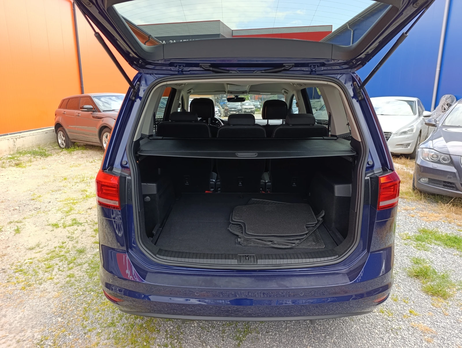 VW Touran 1.6 TDI Comfortlin, снимка 8 - Автомобили и джипове - 54701829