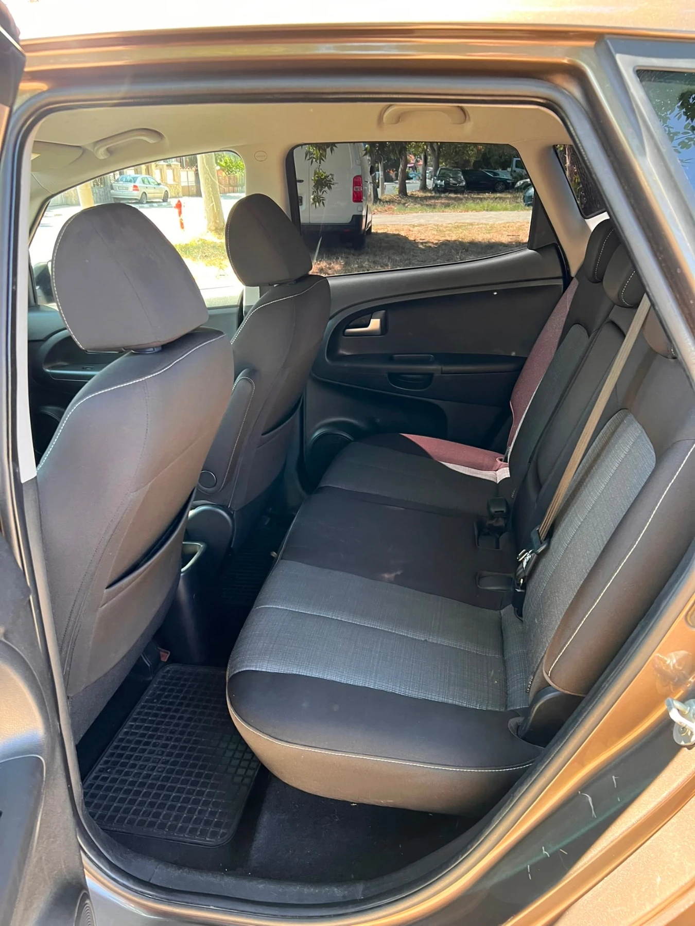 Kia Venga 1.4 BENZIN AUSTRIA , снимка 11 - Автомобили и джипове - 56179844