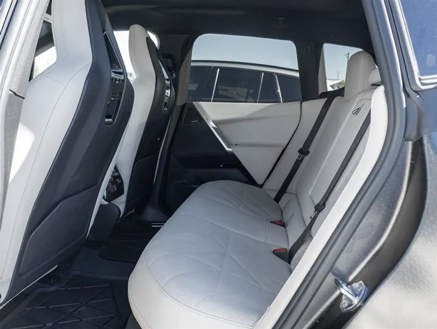 BMW iX Xdrive40 | 360 CAM* HARMON/KARDON* �������*  | Mobile.bg � ����������� 16