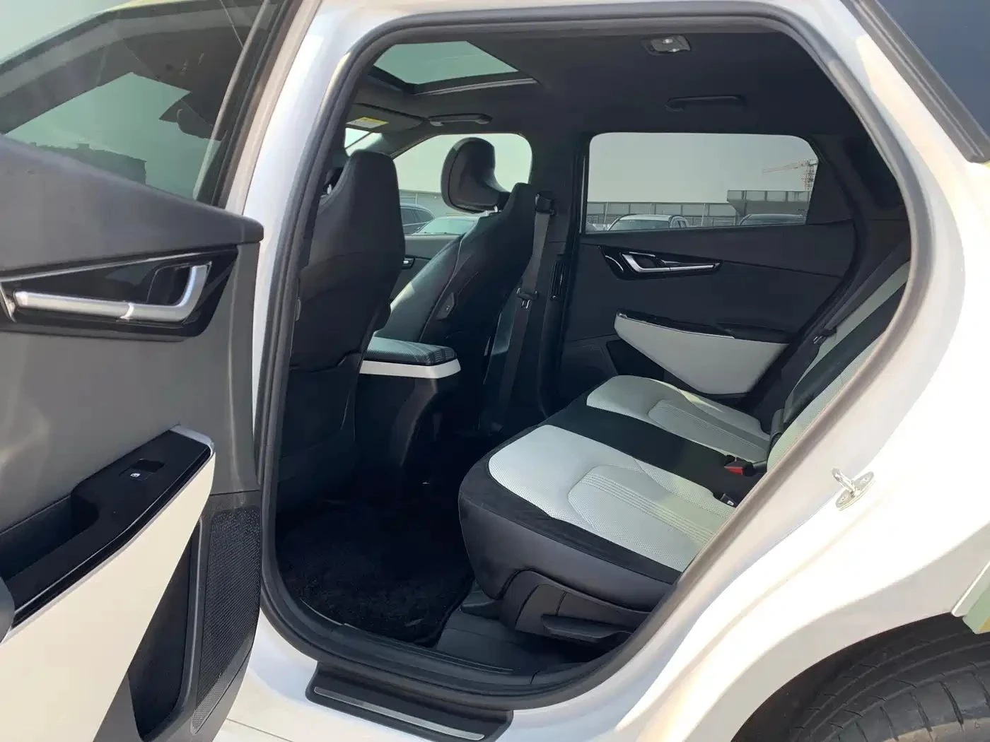 Kia EV6, снимка 9 - Автомобили и джипове - 56685154